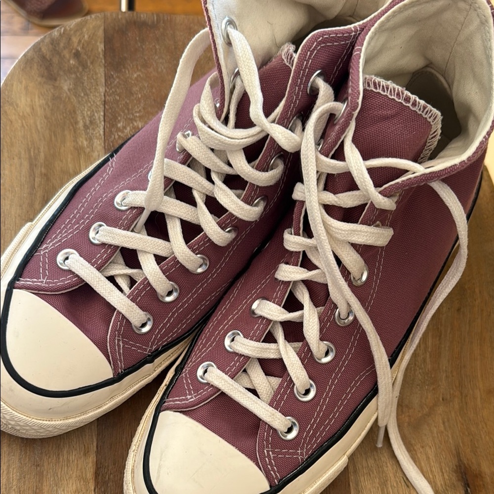 Converse All Stars Chuck Taylor High-Top Sneakers in Burgundy and White | Size 9
